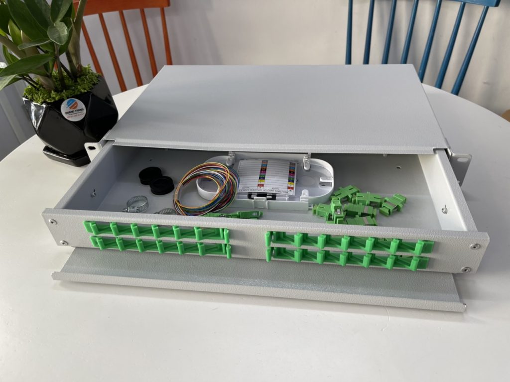 Hộp phối quang ODF 12Fo SC/APC rack trượt